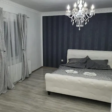 Апартаменти Apartament Lux La Casa Брашов